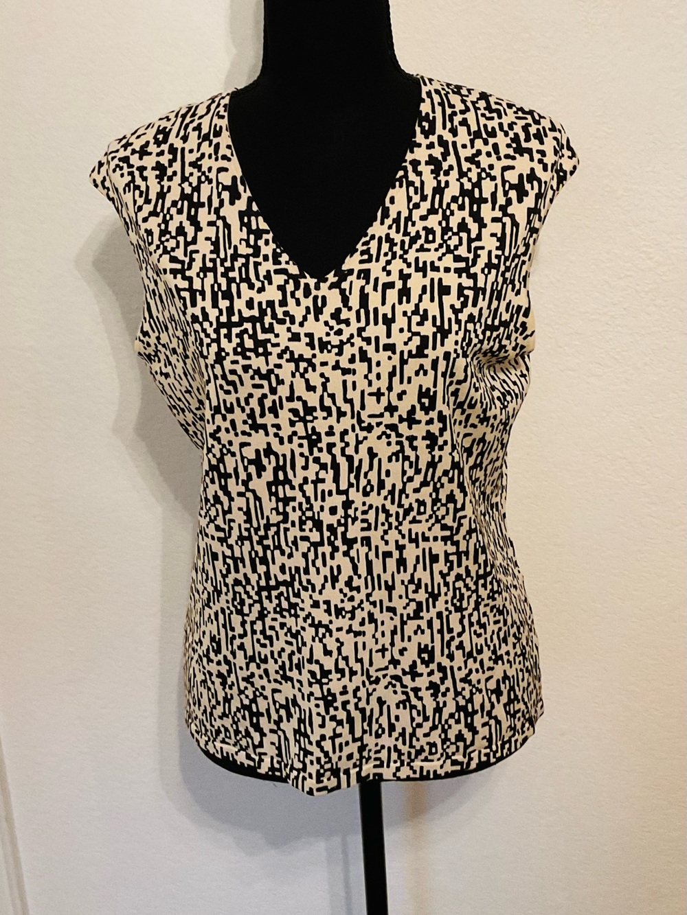 Nordstrom Black and Cream Print V-Neck Silk Blouse